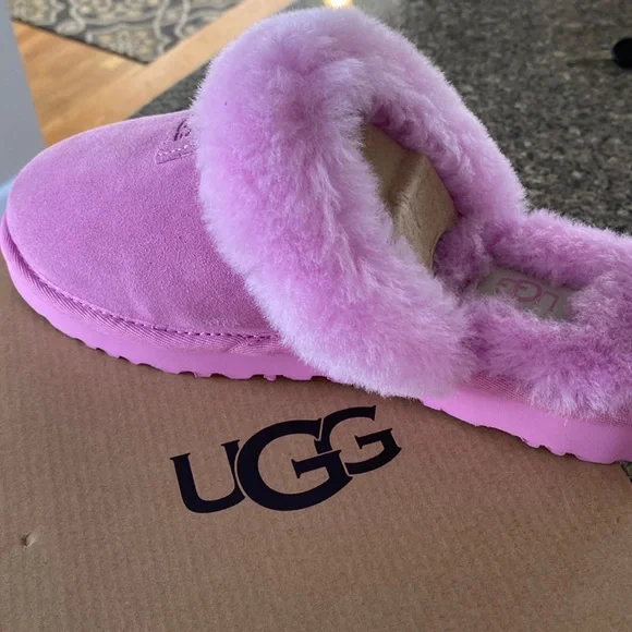 Ugg slippers - Picture 1 of 1